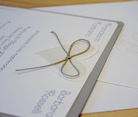 Partecipazioni Eleganti e Rustiche, colori bianco e grigio