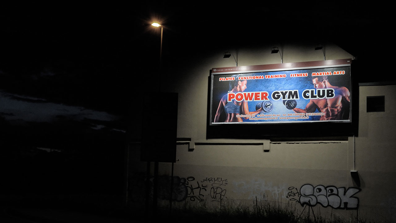 affissione stradale power gm club